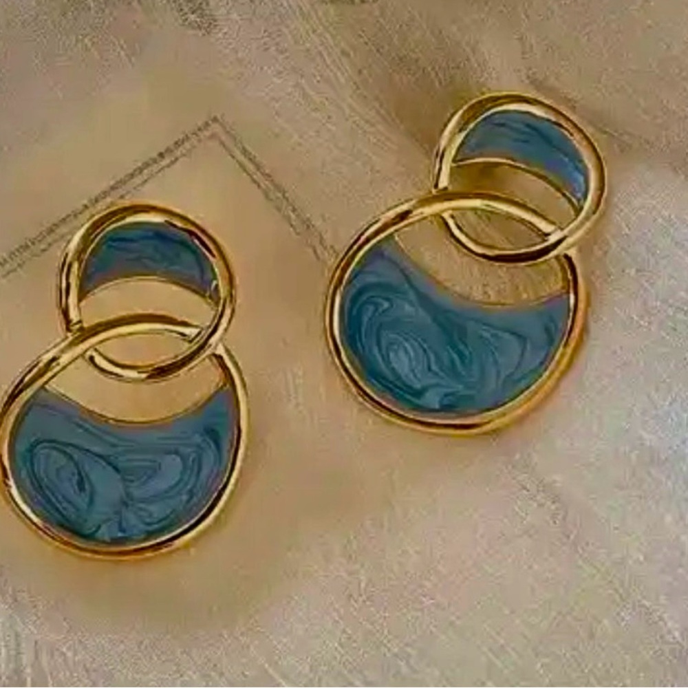 Hollow Sea Blue Stud Earrings